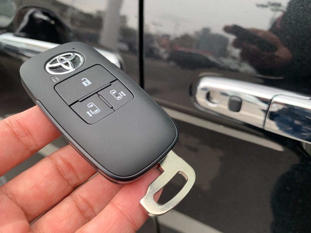 登録したトヨタルーミーのキーフリーリモコンに作製したメカニカルキーを収納