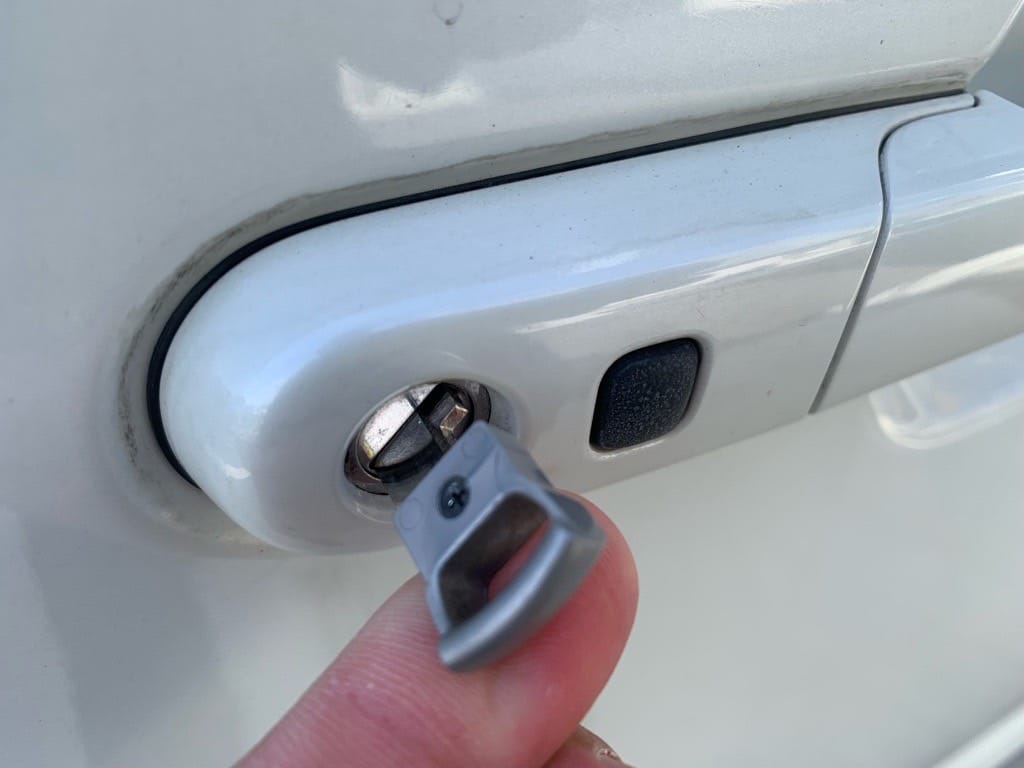 作製したルークスのメカニカルキーをドアシリンダーにさして動作確認