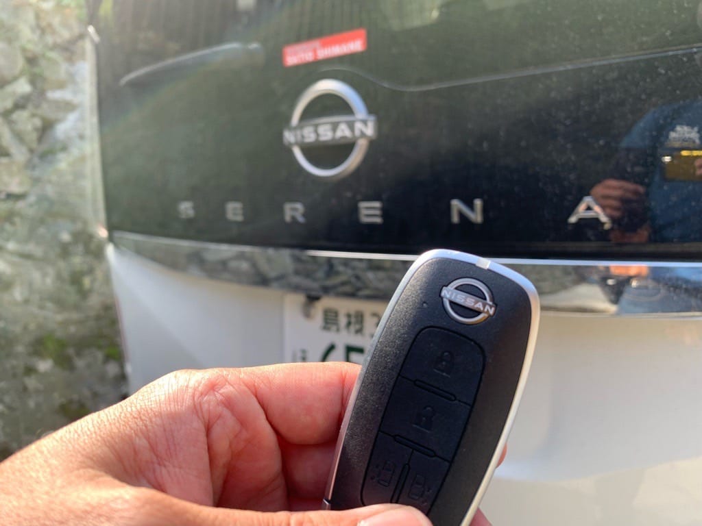 日産セレナの車内から回収したスマートキー