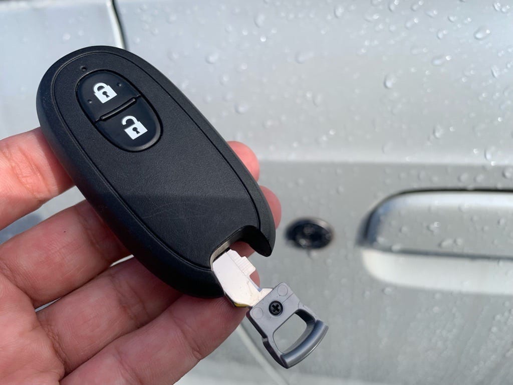 登録が完了したスズキアルトのスマートキーに作製したメカニカルキーを収納