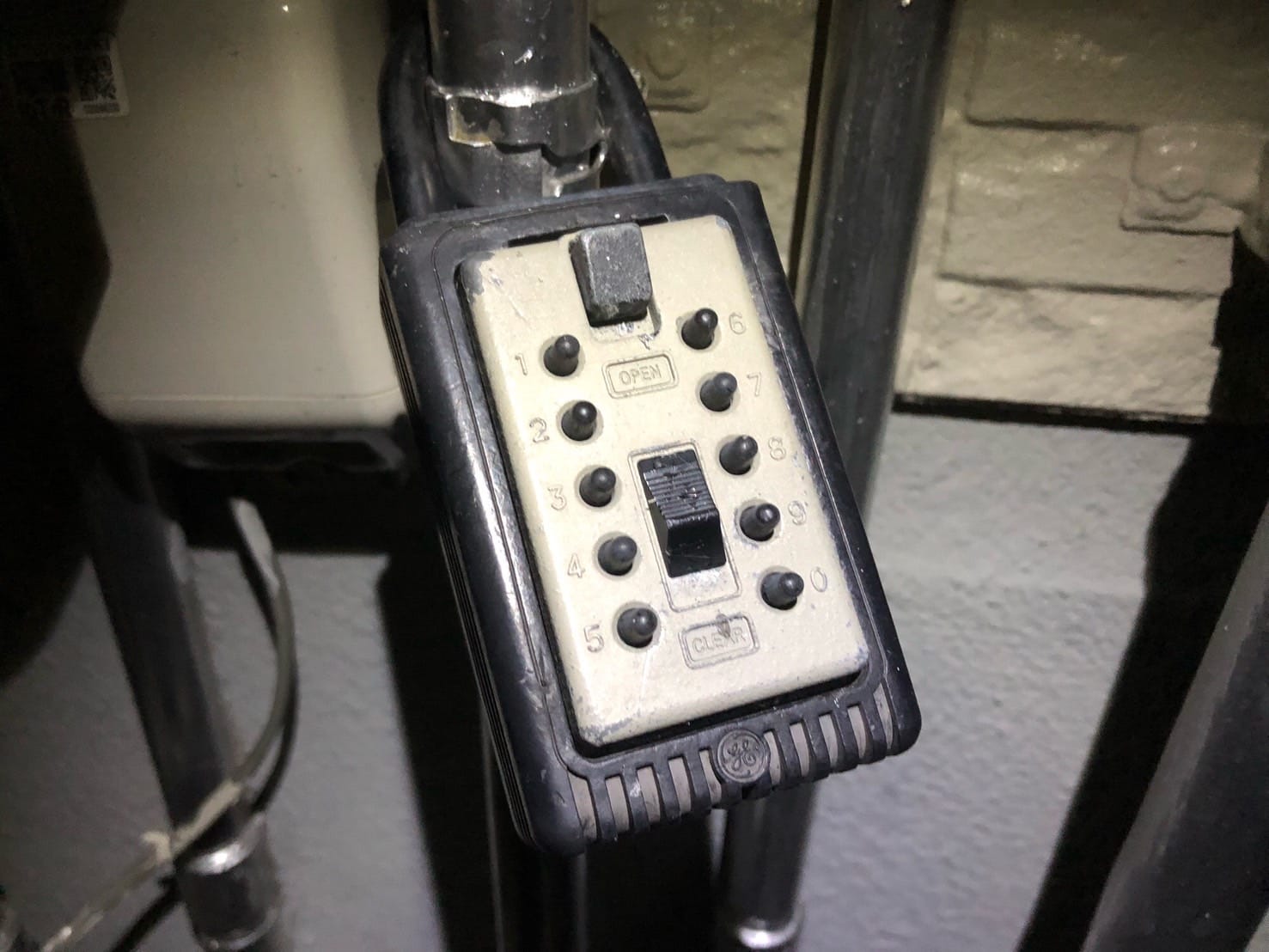 暗証番号式のキーボックス。こちらを解錠します