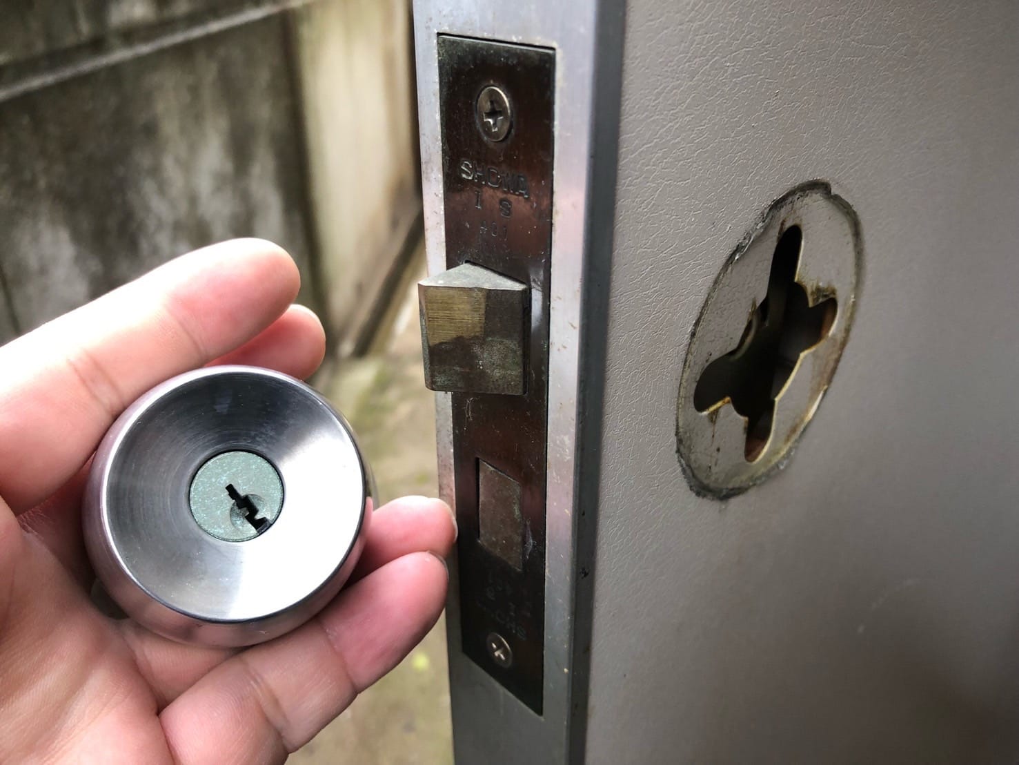 握り玉を外しました