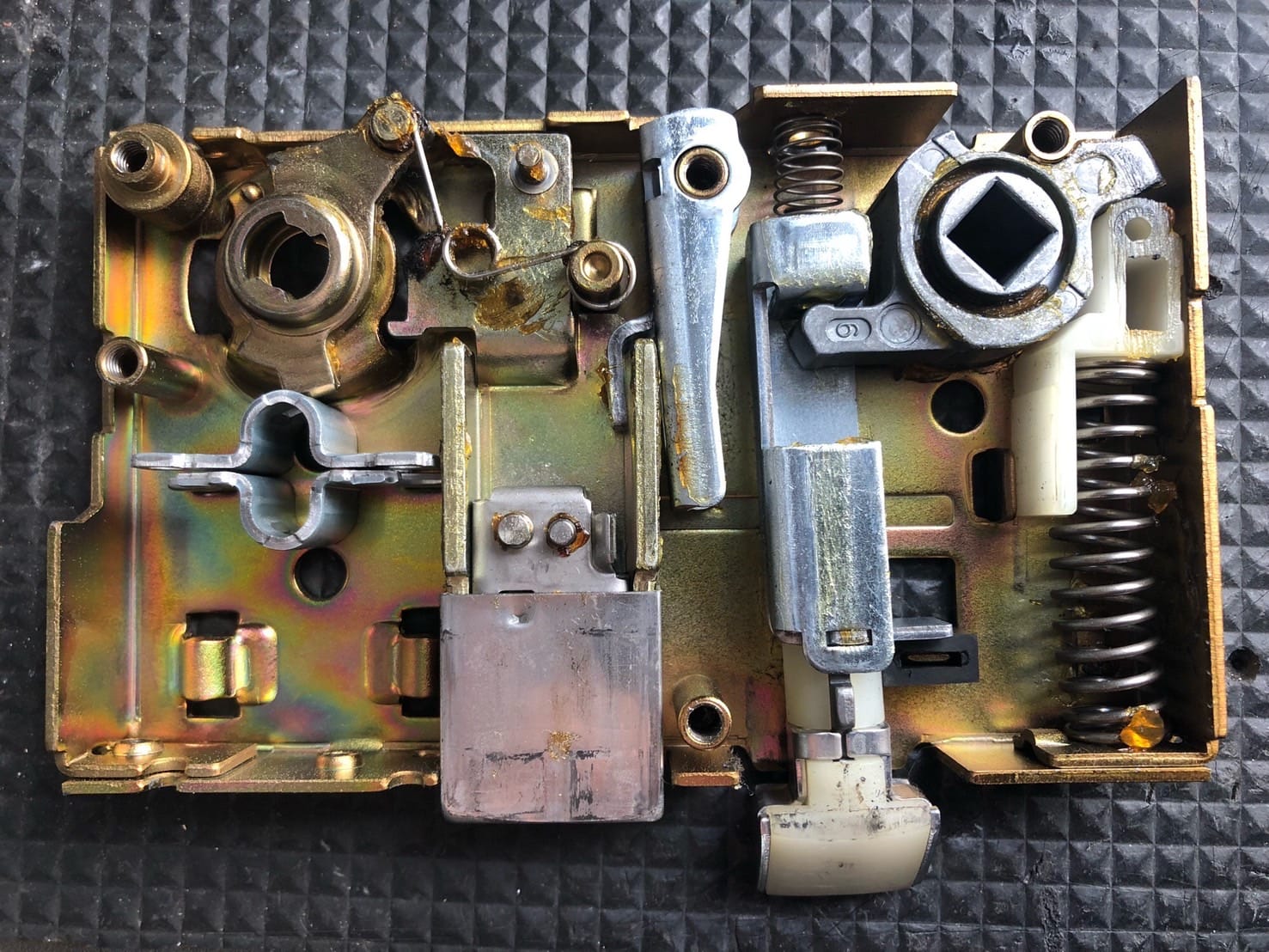 汚れを落としたケースロック