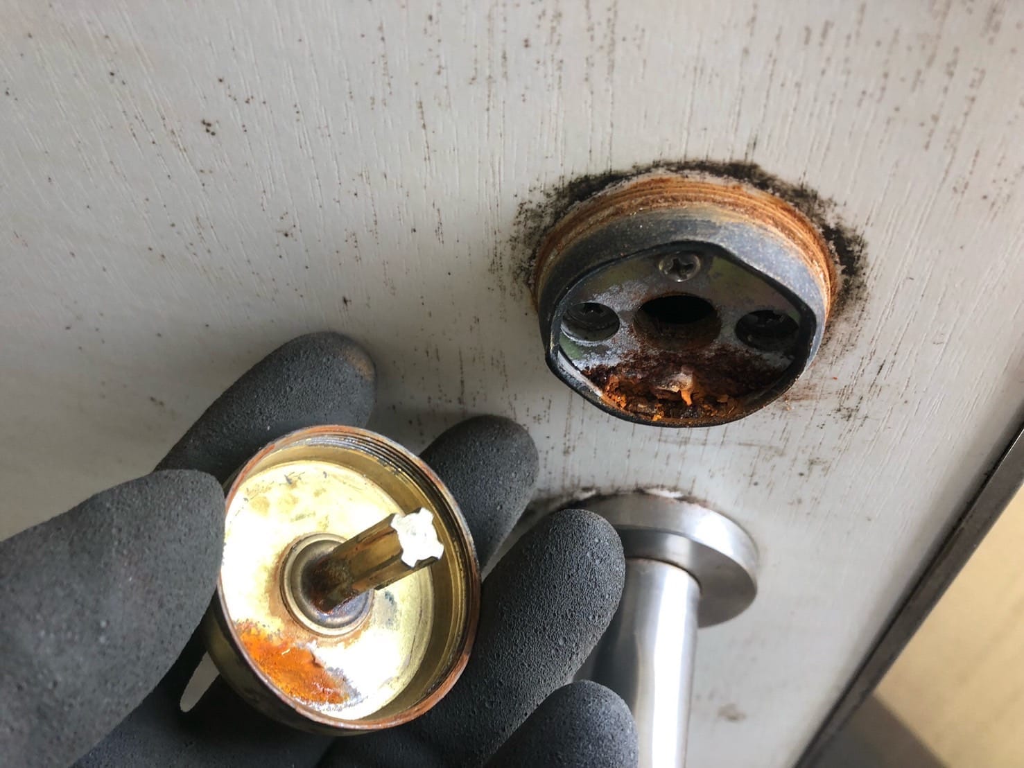 キーシリンダーを取り外しました