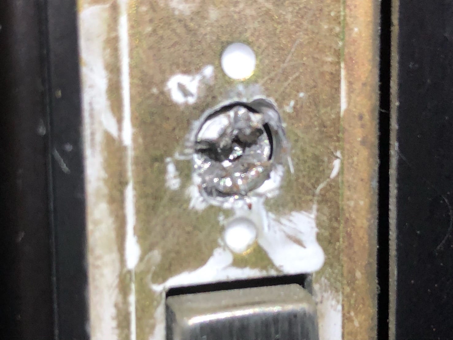 ネジが破損している