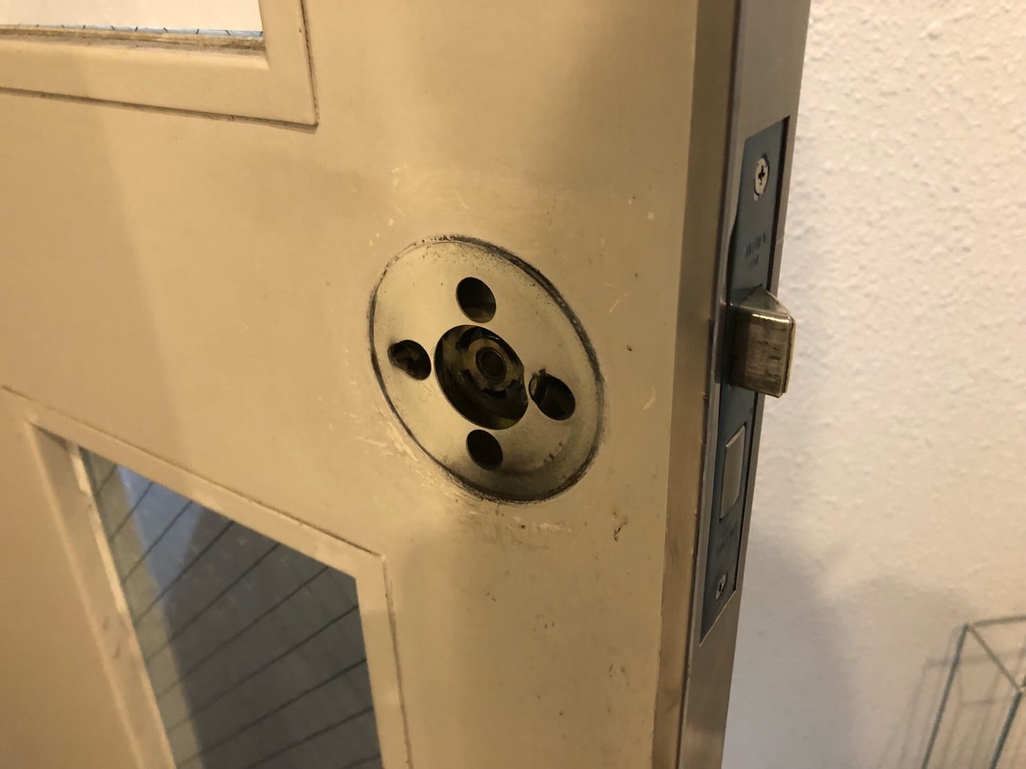 ドアノブを取り外した状態