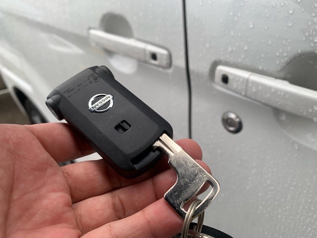 スマートキーにメカニカルキーを収納。スペアキー一式の作製が完了しました