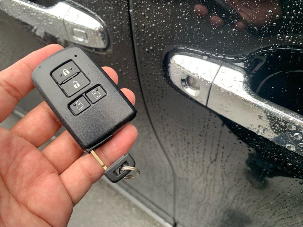 トヨタヴェルファイアのスマートキーに作製したドアキーを収納