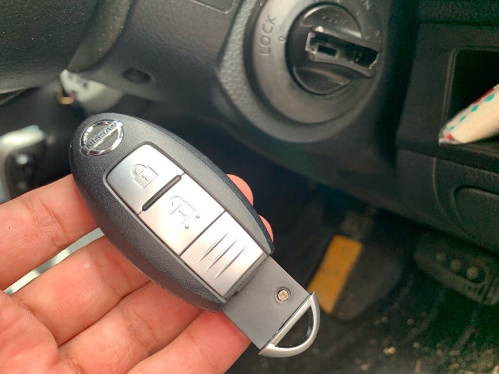 日産ノートのスマートキーに作製したメカニカルキーを収納