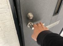 玄関ドア鍵解錠