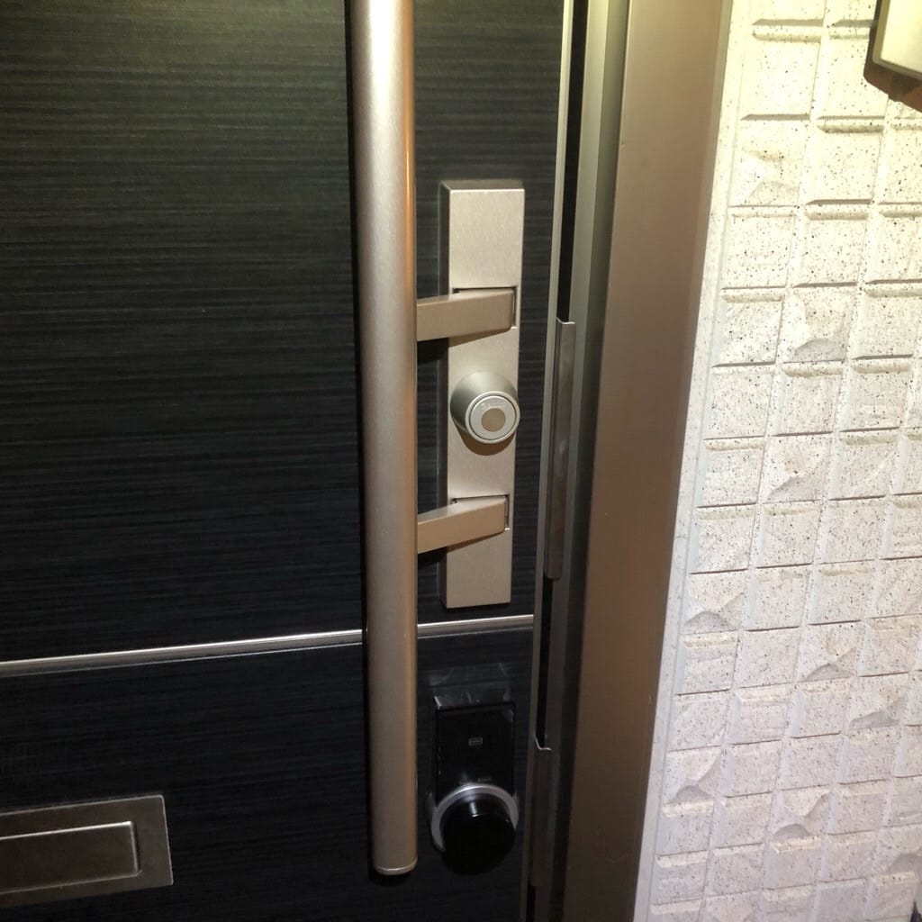 修理が完了した玄関ドア