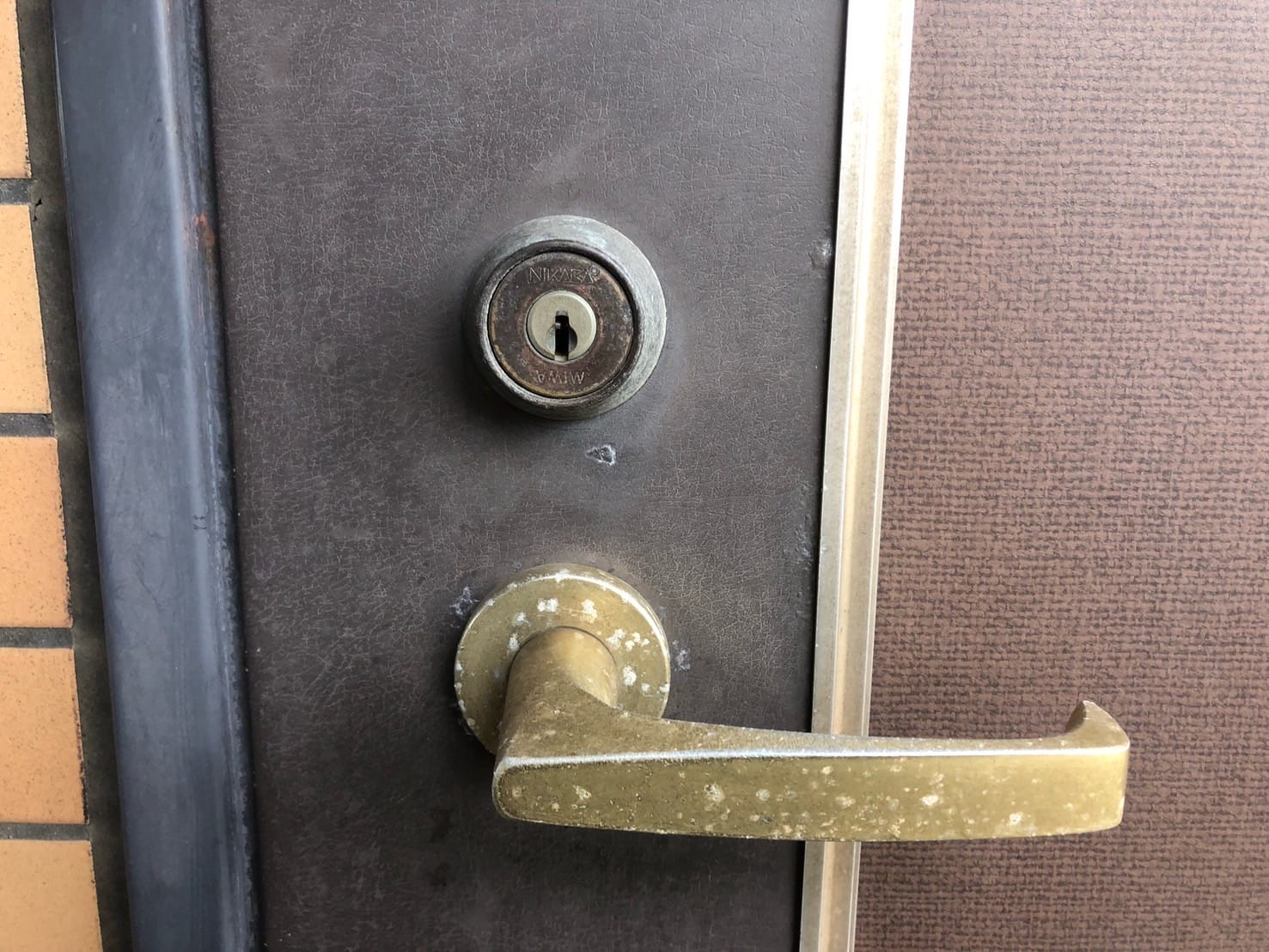 鍵がなくて開けられない玄関ドア、1ロックレバーハンドル錠