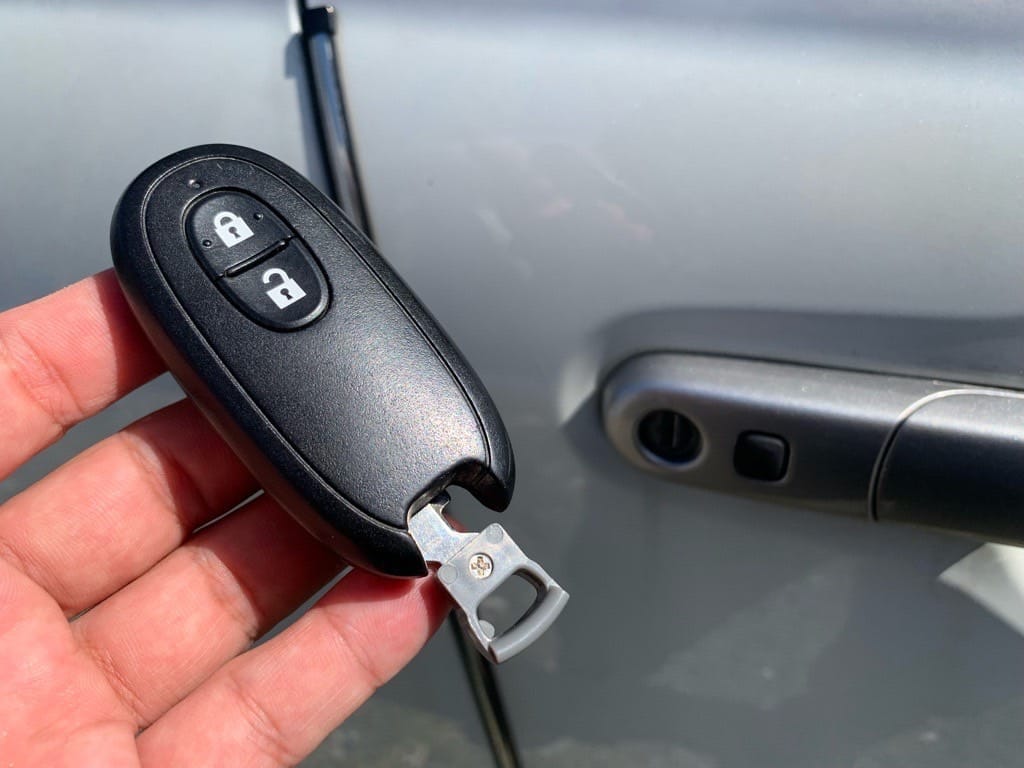 スズキワゴンRのスマートキーにメカニカルキーを収納