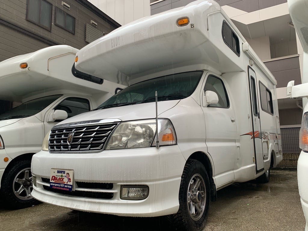 給油口の鍵抜き、鍵作製のご依頼をいただいたキャンピングカー仕様のトヨタ グランドハイエースVCH28 2001年式