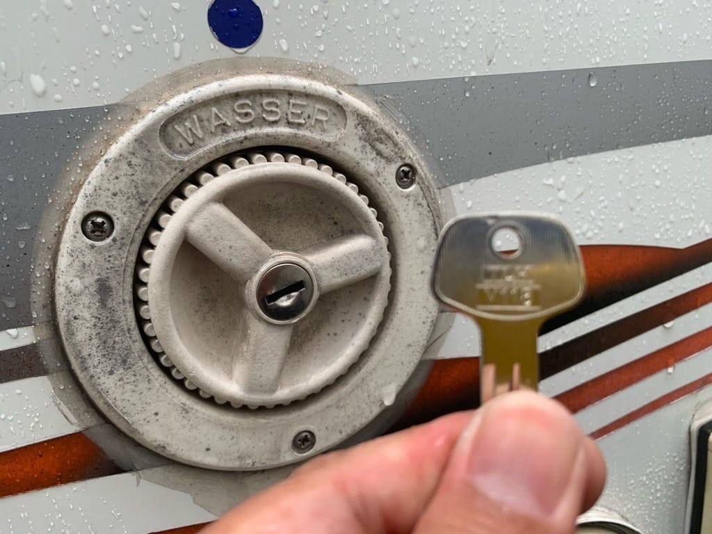 作製したトヨタグランドハイエースの給油口の鍵