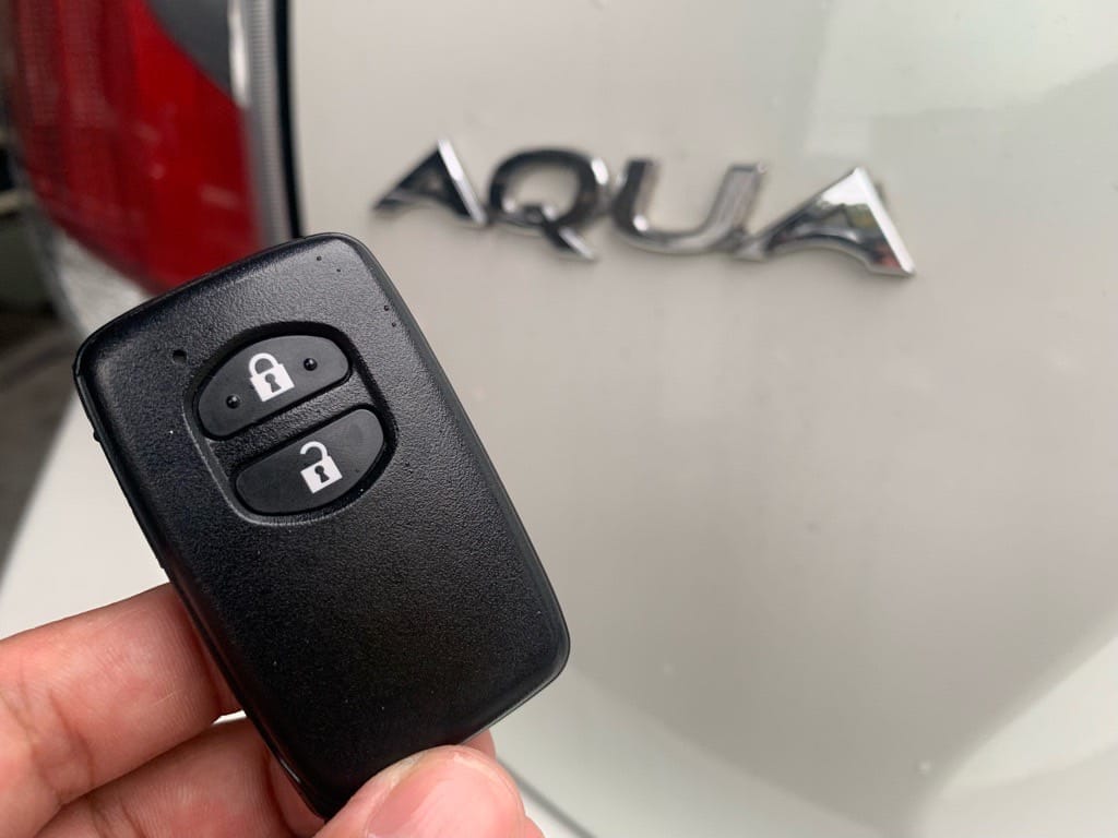 車内から回収したトヨタアクアのスマートキー