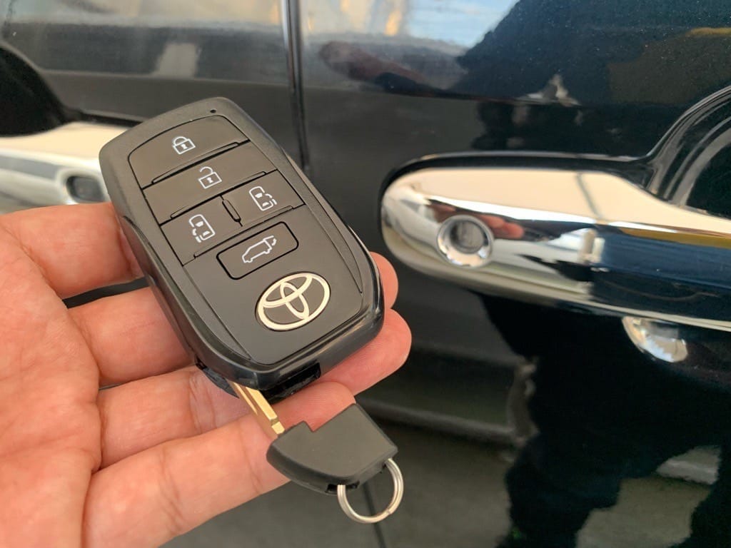 トヨタヴォクシーのスマートキーにドアキーを収納