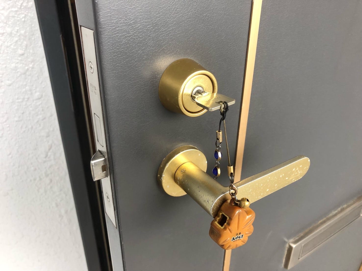 鍵が回らないとご相談いただいた玄関ドア