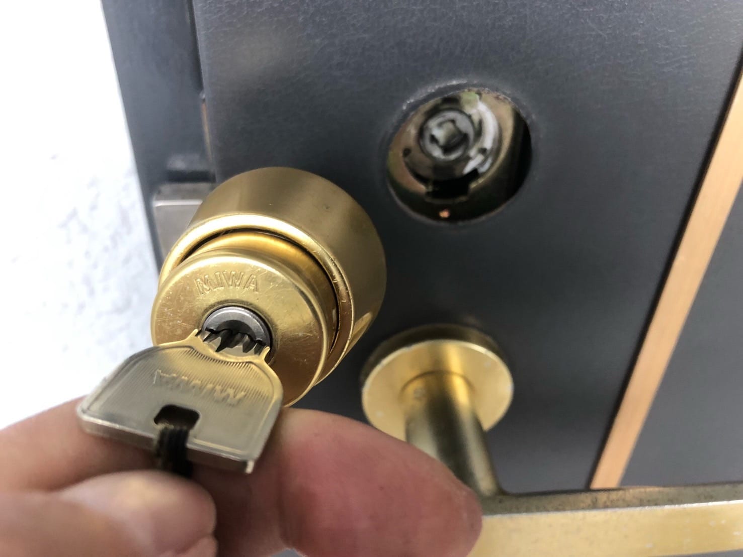 取り外したキーシリンダー