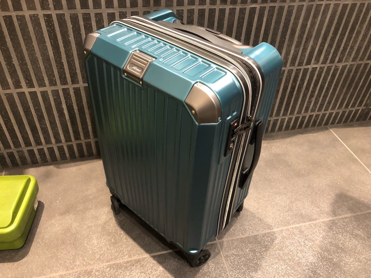 鍵開けのご依頼をいただいたスーツケース