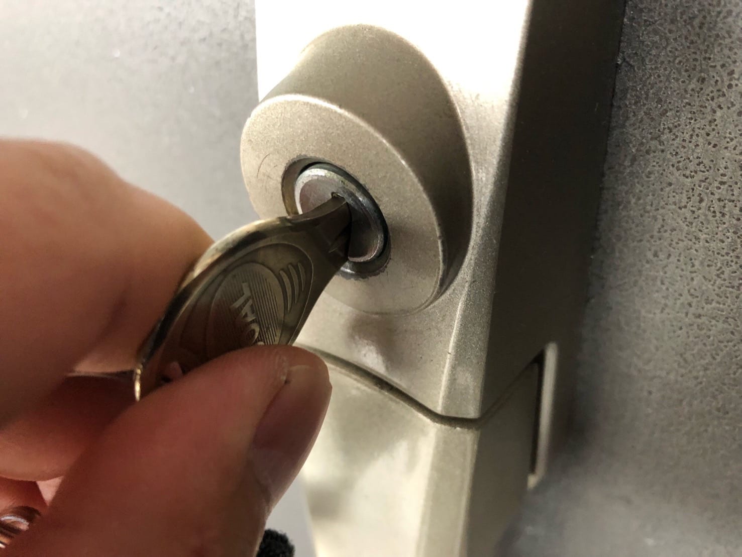 鍵を回して動作を確認