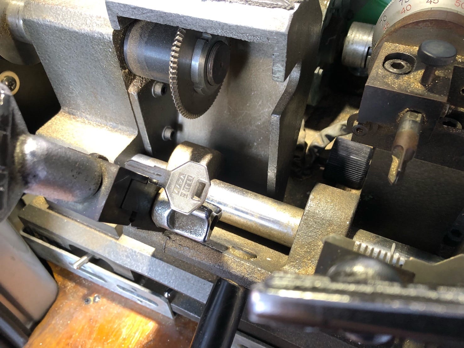 鍵を作製している様子