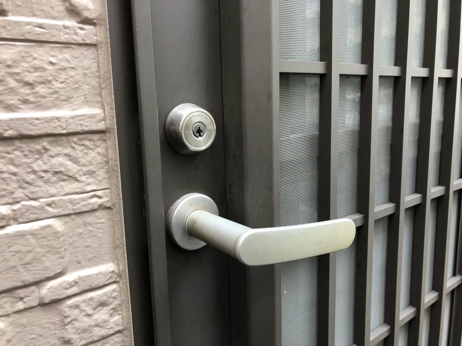 鍵交換のご依頼をいただいた勝手口ドア