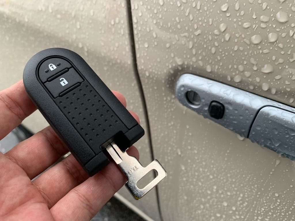 登録が完了したトヨタパッソのスマートキーに作製したドアキーを収納