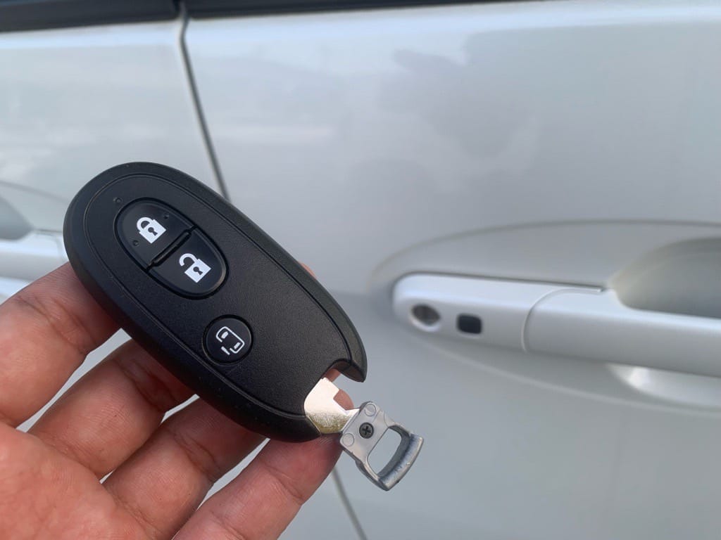 登録が完了したスズキスペーシアのスマートキーに作製したメカニカルキーを収納