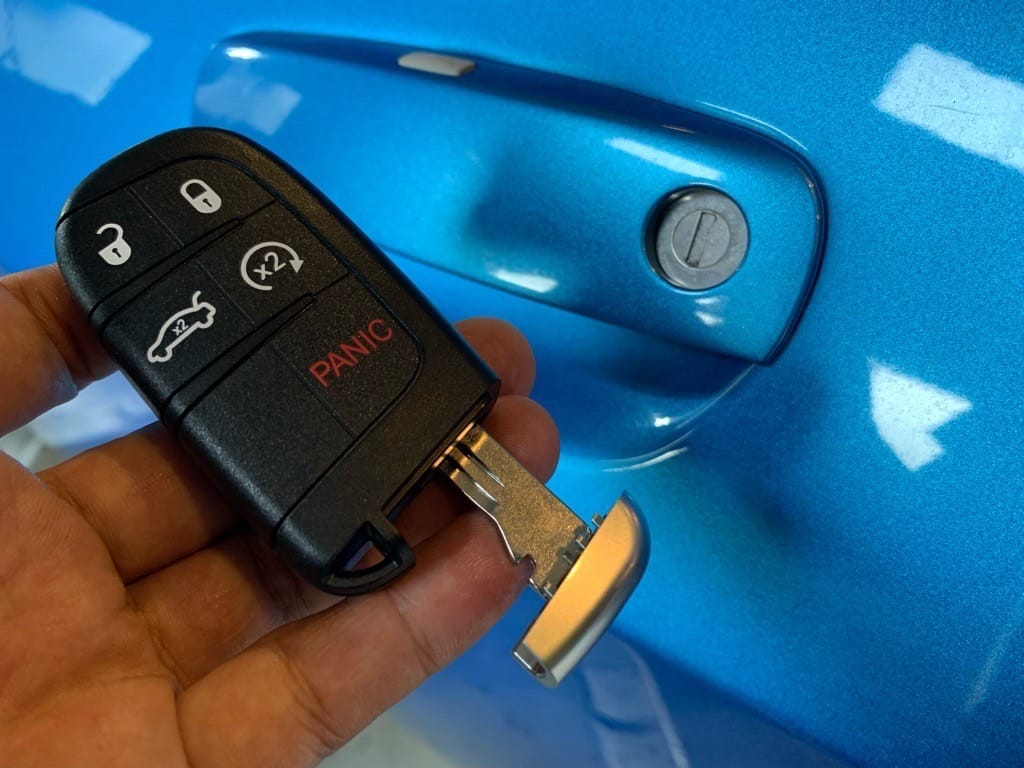 チャレンジャーのスマートキーにメカニカルキーを収納