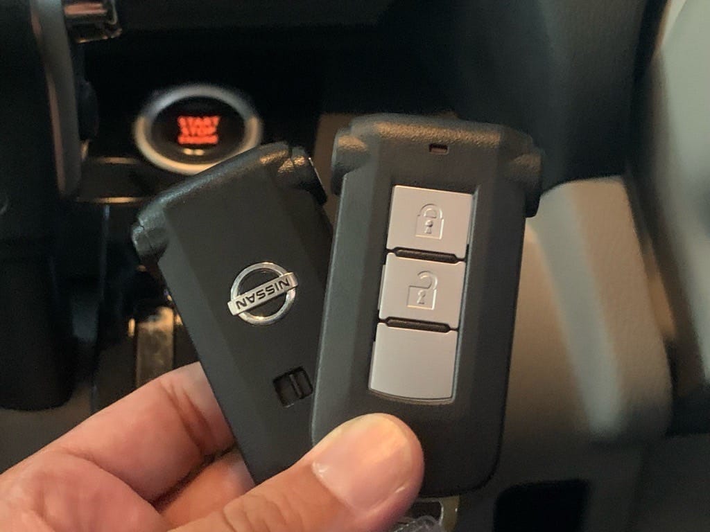 デイズルークスの登録したスマートキー2個を車内で持っている