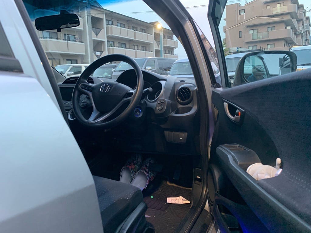 ホンダ　フィットの鍵開けをしてドアを開けた運転席