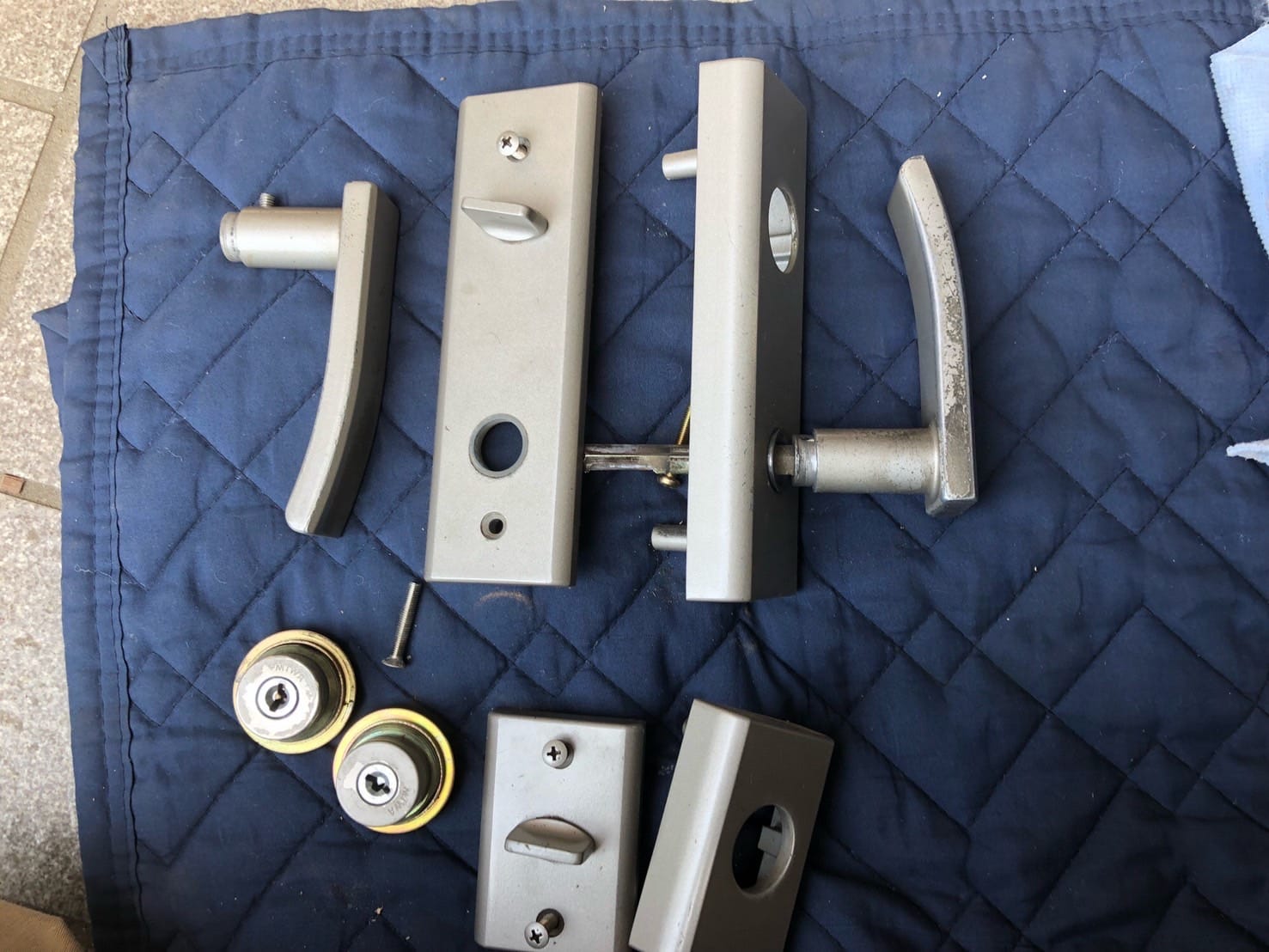 今から取り付ける916ディンプルシリンダー、レバーハンドル