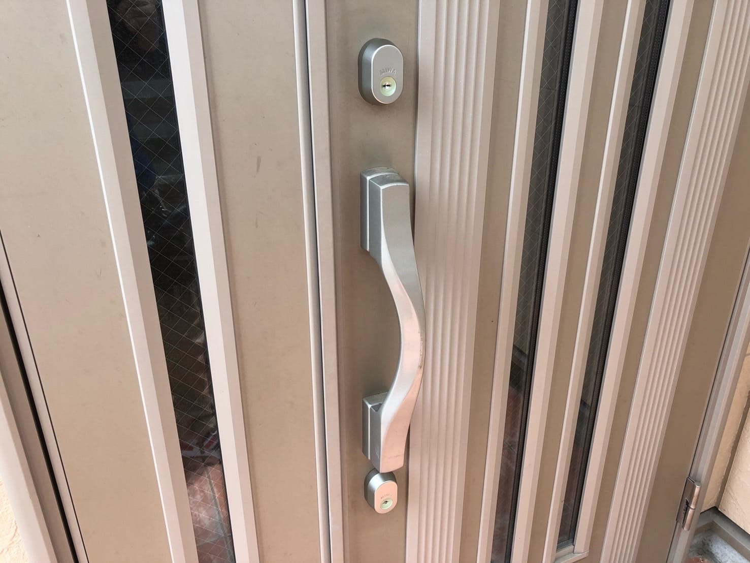 交換が完了した玄関ドア