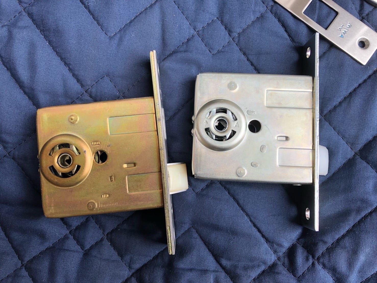 交換する本体ケース