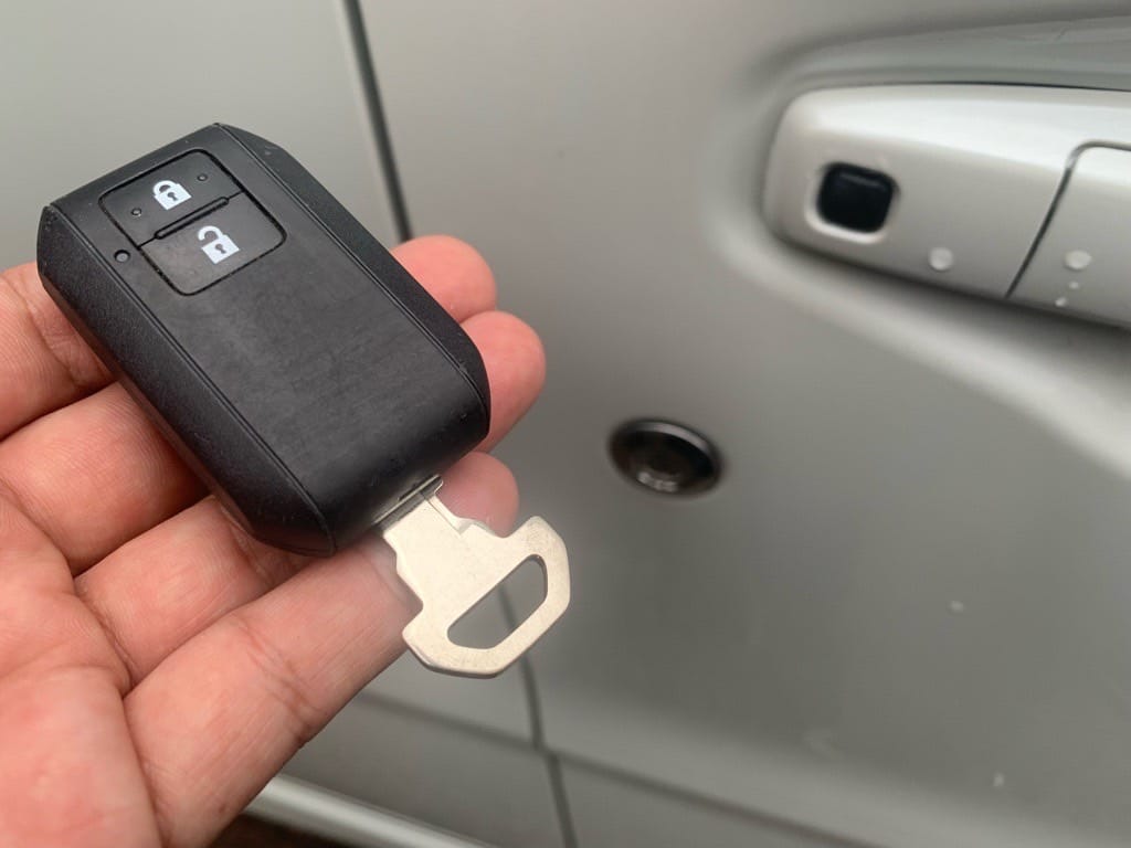 スマートキーに作製したドアキーを収納