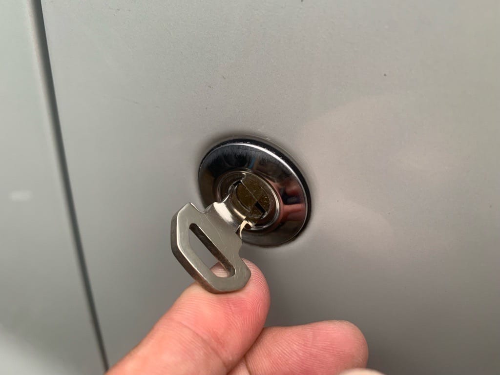 作製したドアキーを鍵穴に挿して動作確認