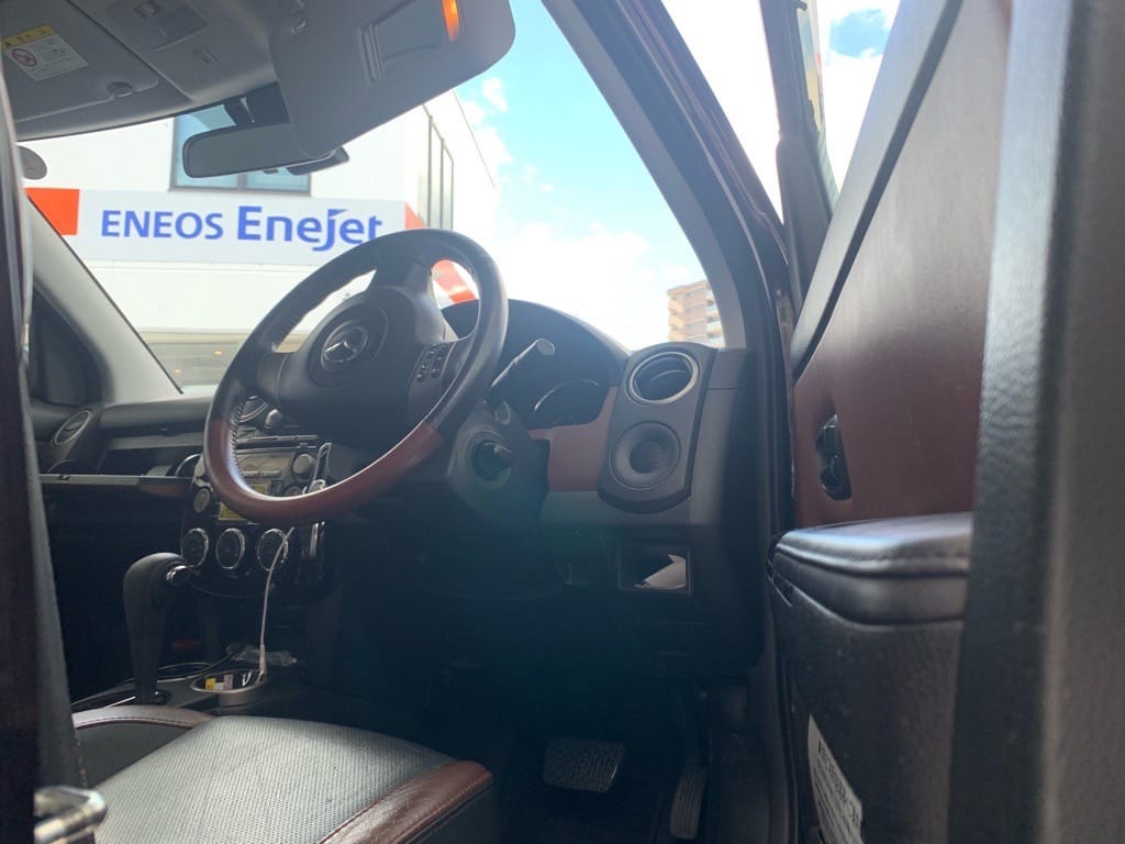 ピッキングして開いた運転席ドア