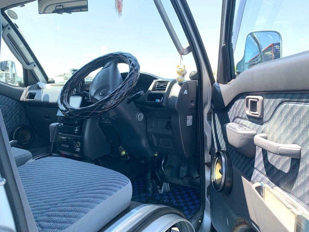 ダイハツ ハイゼットをピッキングして開いた運転席ドア