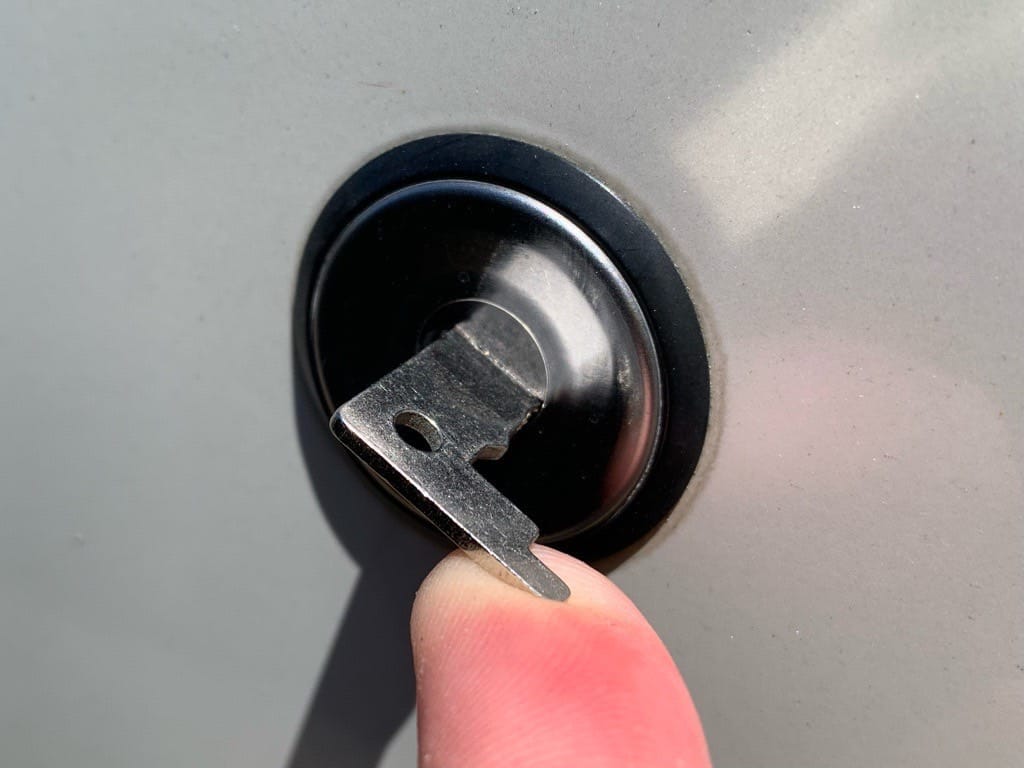 作製したドアキーをドアシリンダーに挿した状態