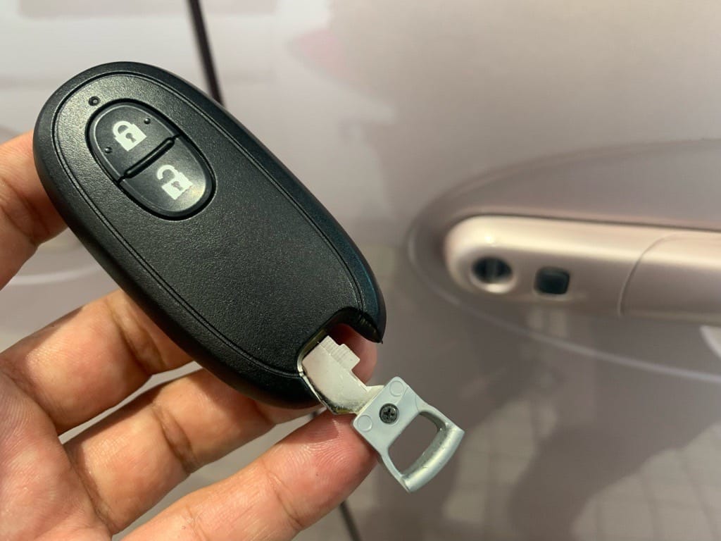マツダフレアワゴンのスマートキーにドアキーを収納