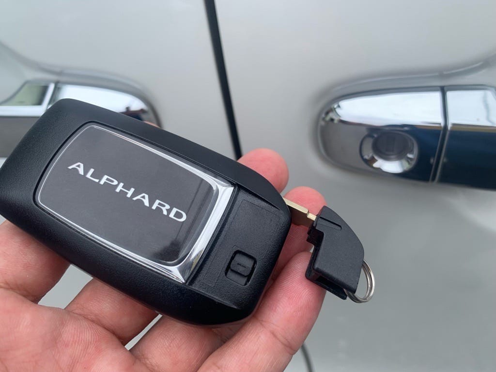 登録が完了したスマートキーに作製したドアキーを収納