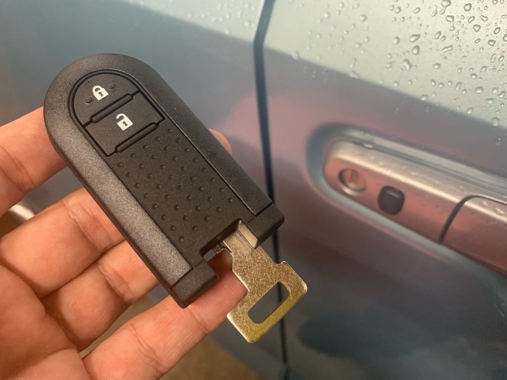 登録が完了したダイハツミライースのスマートキーに作製したスマートキーを収納