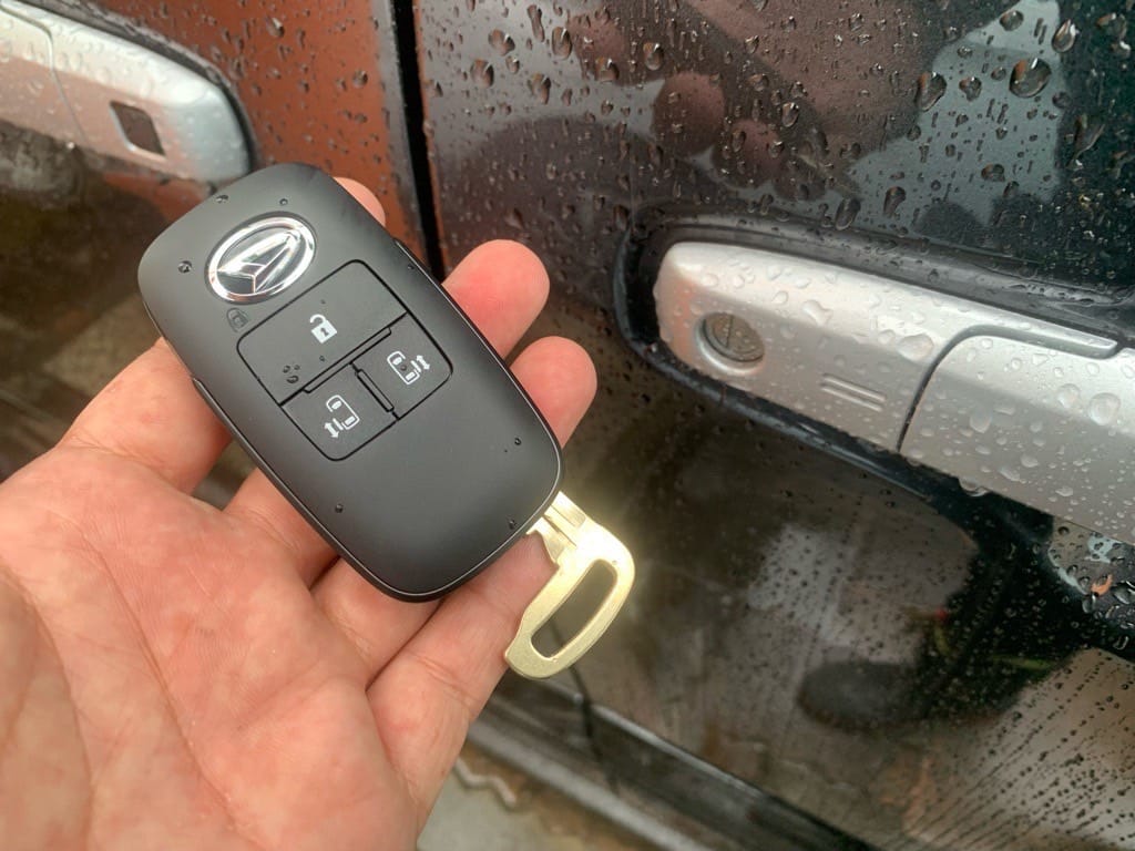 新しく登録したダイハツタントのスマートキーに作製したドアキーを収納