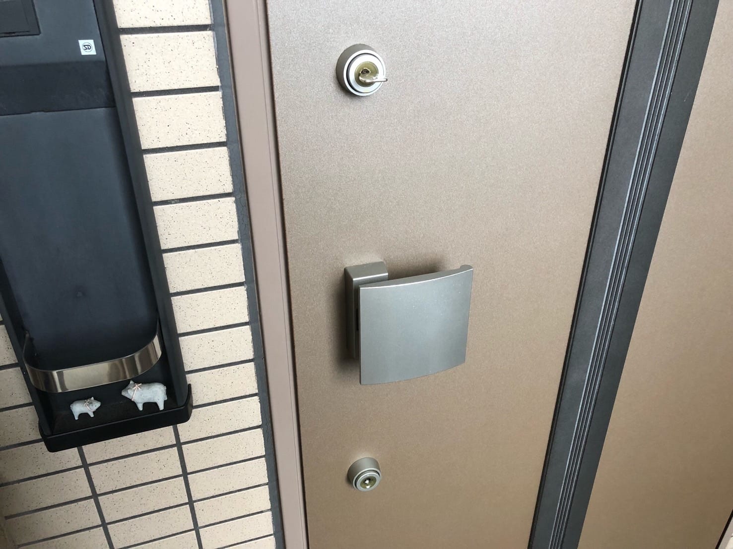 修理のご依頼をいただいたMIWA製ディンプルシリンダー2ロックの玄関ドア