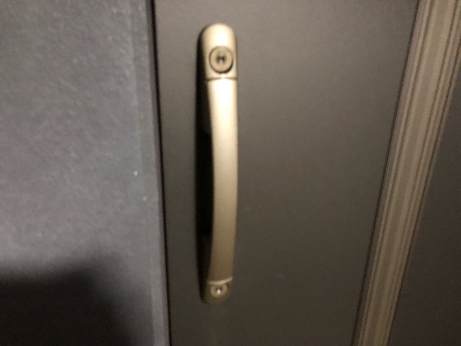 鍵修理のご依頼をいただいた2ロックプッシュプルドア