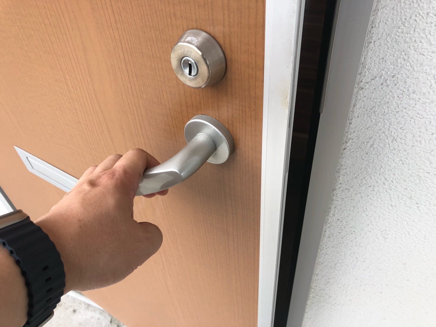 鍵を壊すことなく解錠に成功。ドアが開いた。