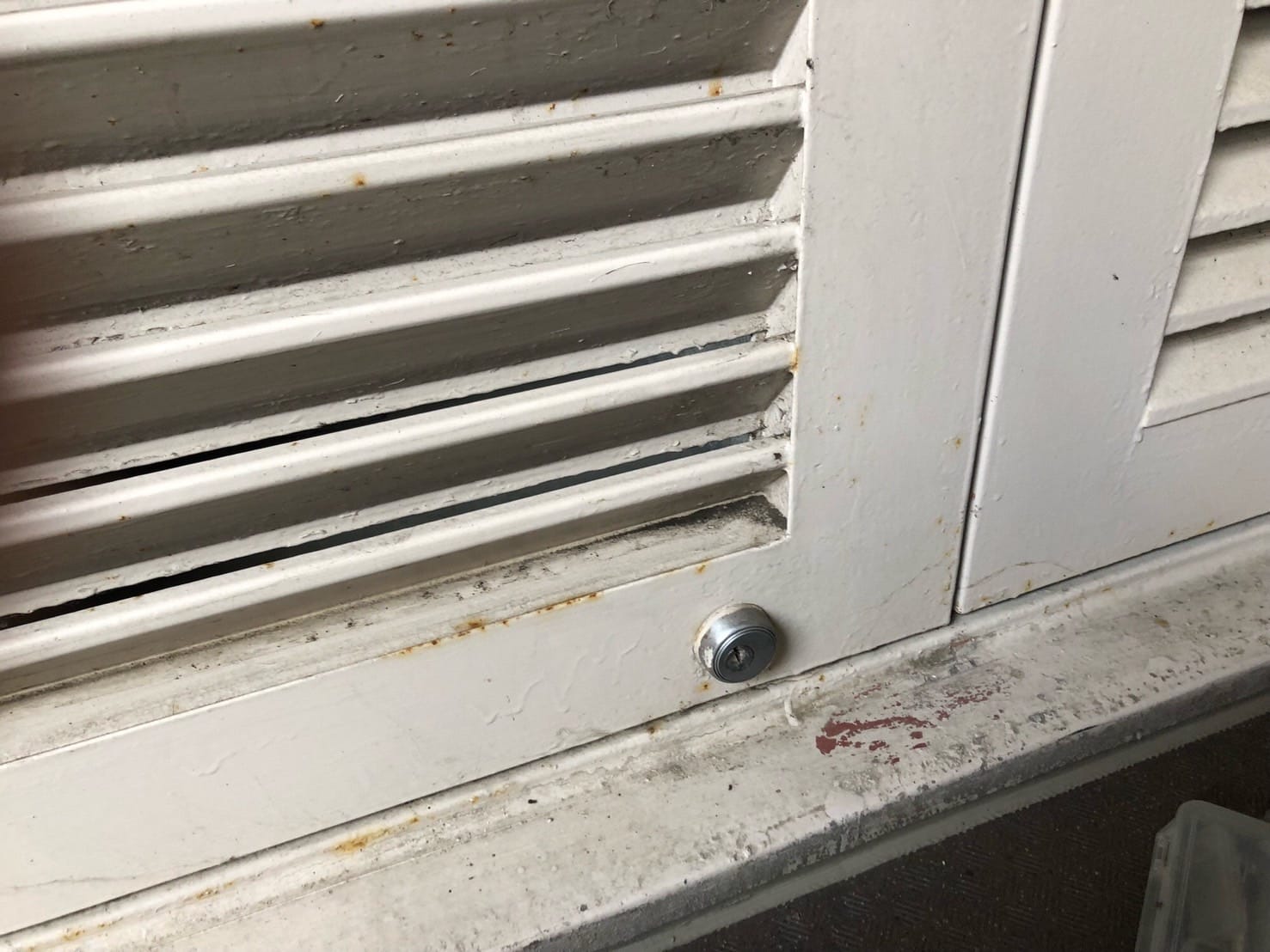 鍵紛失で開けられなくなったパイプスペース扉