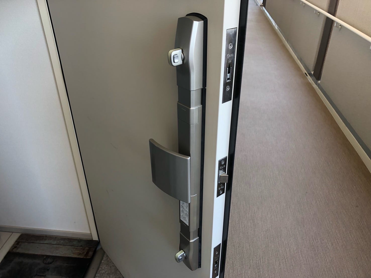 開いた玄関ドア