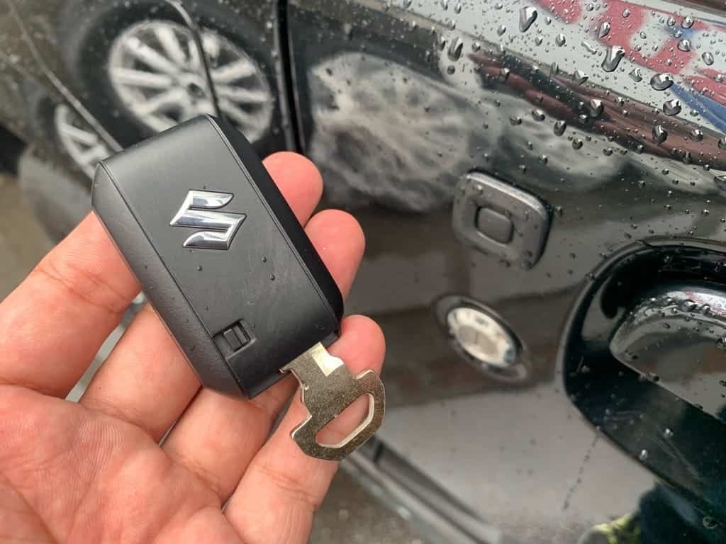 登録が完了したスマートキーにエマージェンシーキーを収納